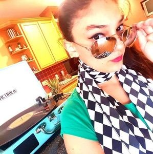 Meet your Posher, Amelia